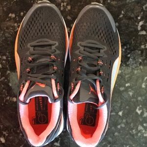 Women’s Puma Ignite running sneakers